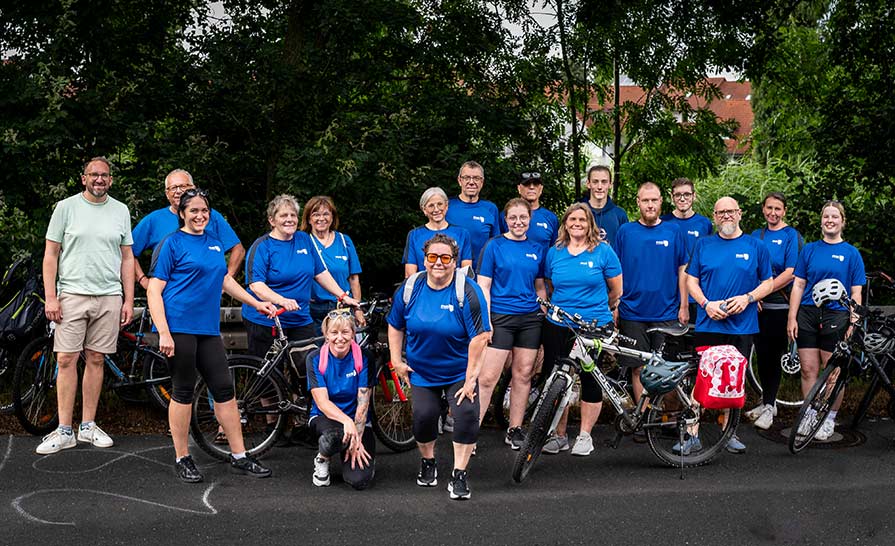 Gruppenbild der beiden Teams und der Teamleiter beim Altstadt Redrennen in Leutershausen 2024